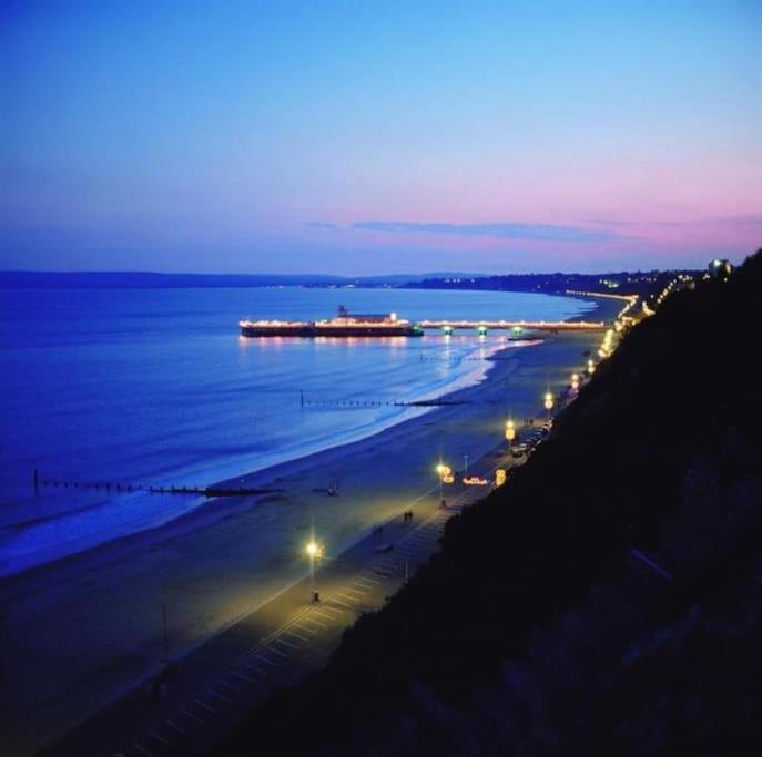 Bournecoast - Stylish Flat With Balcony - Sea Glimpses - 10 Min Walk To Beach - Parking - Wifi - Fm8405 Bournemouth Luaran gambar
