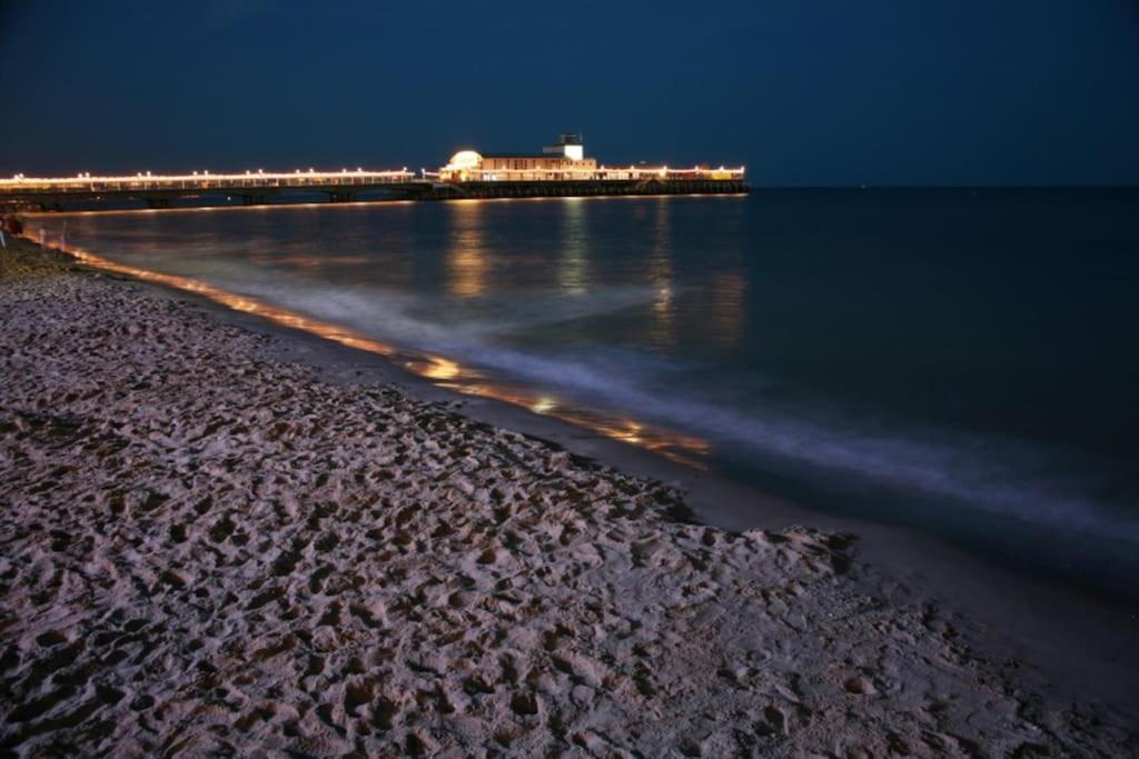 Bournecoast - Stylish Flat With Balcony - Sea Glimpses - 10 Min Walk To Beach - Parking - Wifi - Fm8405 Bournemouth Luaran gambar