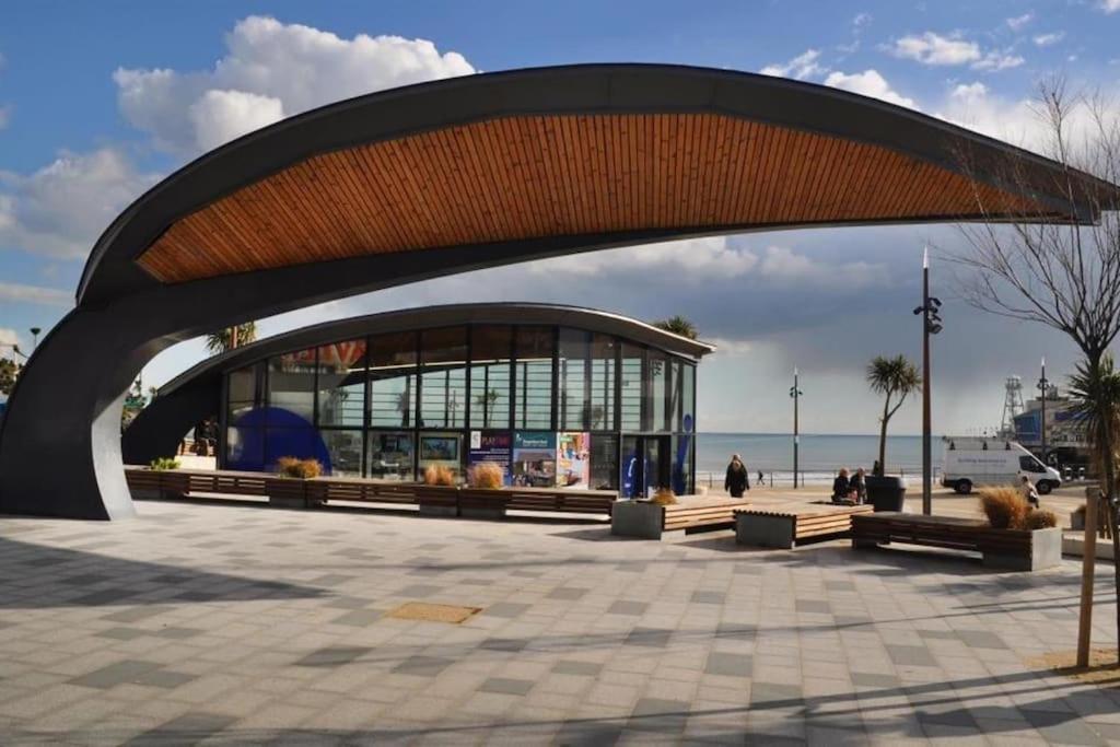 Bournecoast - Stylish Flat With Balcony - Sea Glimpses - 10 Min Walk To Beach - Parking - Wifi - Fm8405 Bournemouth Luaran gambar