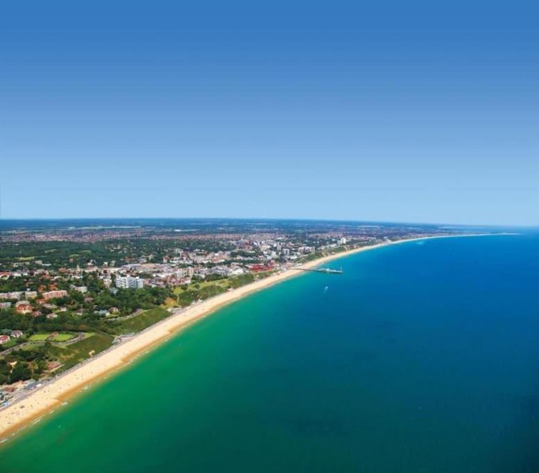 Bournecoast - Stylish Flat With Balcony - Sea Glimpses - 10 Min Walk To Beach - Parking - Wifi - Fm8405 Bournemouth Luaran gambar