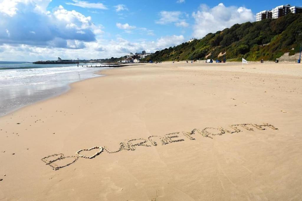 Bournecoast - Stylish Flat With Balcony - Sea Glimpses - 10 Min Walk To Beach - Parking - Wifi - Fm8405 Bournemouth Luaran gambar