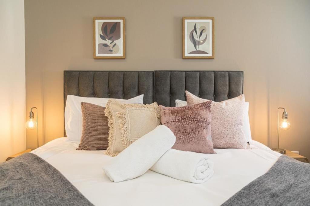 Bournecoast - Stylish Flat With Balcony - Sea Glimpses - 10 Min Walk To Beach - Parking - Wifi - Fm8405 Bournemouth Luaran gambar