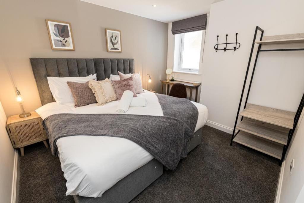 Bournecoast - Stylish Flat With Balcony - Sea Glimpses - 10 Min Walk To Beach - Parking - Wifi - Fm8405 Bournemouth Luaran gambar
