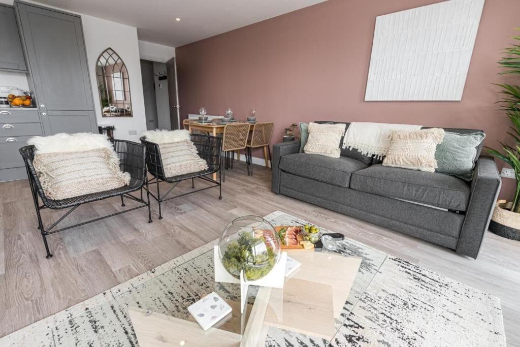 Bournecoast - Stylish Flat With Balcony - Sea Glimpses - 10 Min Walk To Beach - Parking - Wifi - Fm8405 Bournemouth Luaran gambar