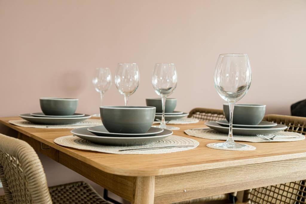 Bournecoast - Stylish Flat With Balcony - Sea Glimpses - 10 Min Walk To Beach - Parking - Wifi - Fm8405 Bournemouth Luaran gambar